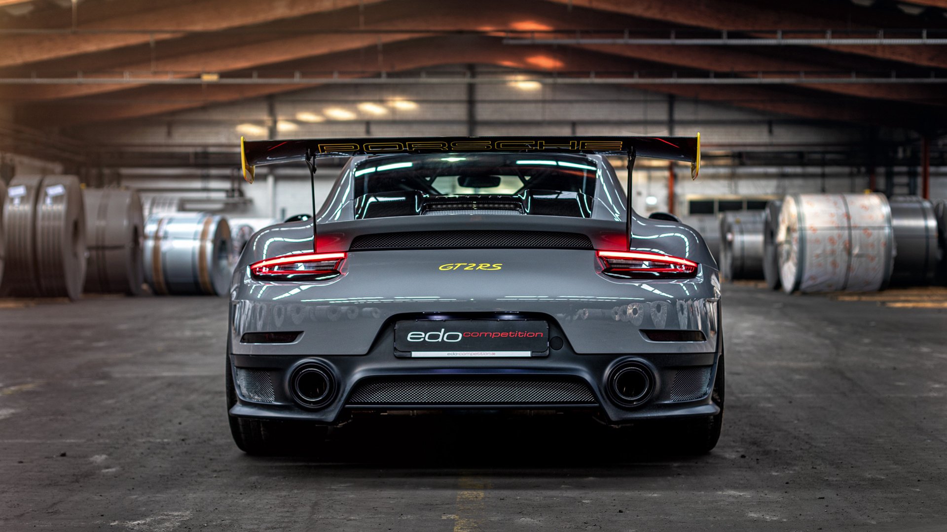 开云入口-强强碰撞：球场上的精彩瞬间令人热血沸腾，冲撞强强