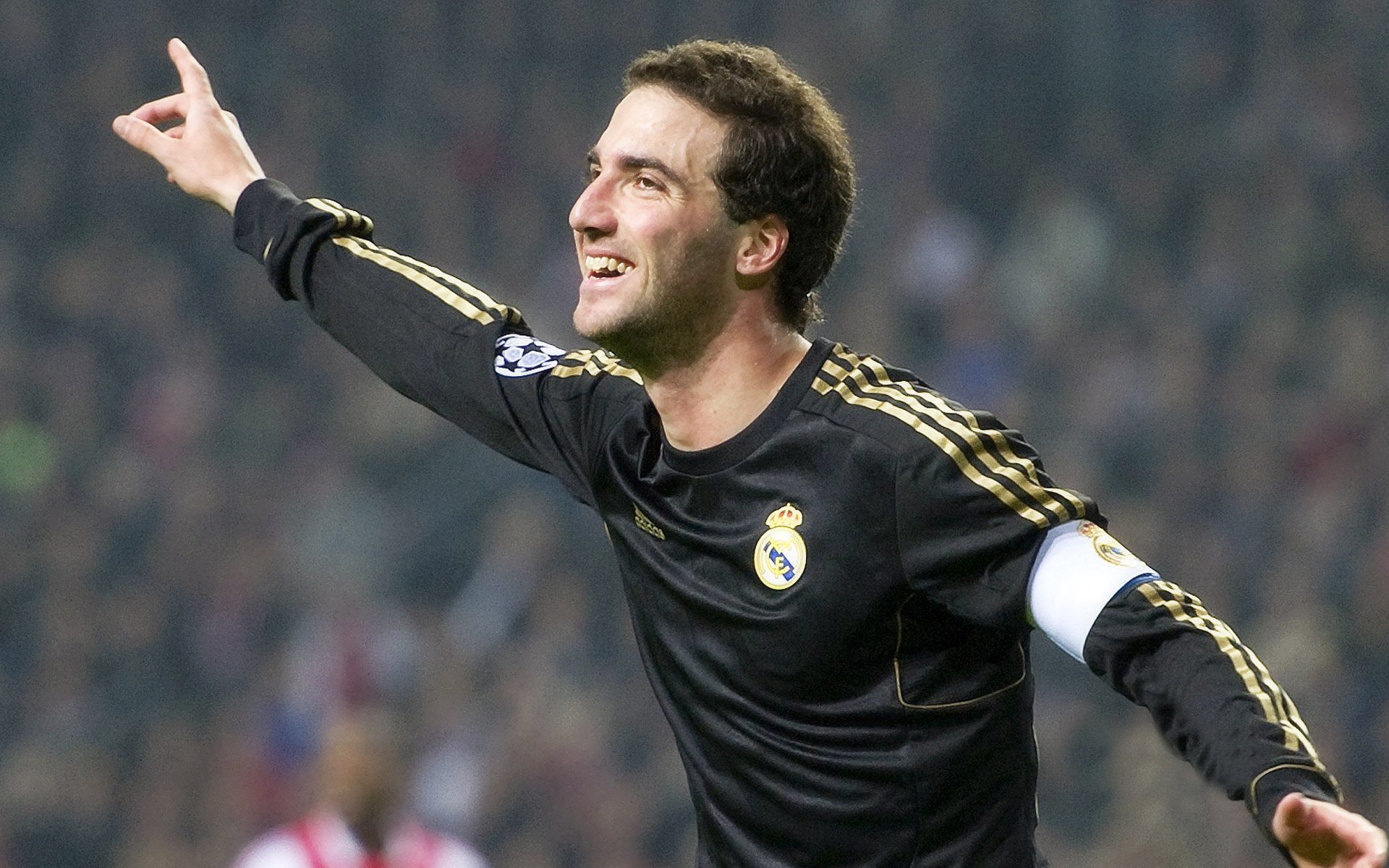 意甲联赛中出现多支“黑马”，争夺激烈异常，意甲联赛集锦